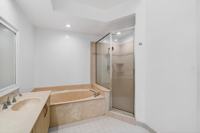 Building Photo - 7848 Travelers Tree Dr