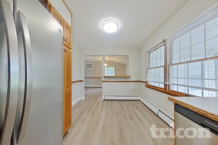 Building Photo - 26 Village Ln