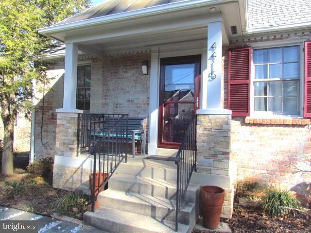 Building Photo - 4415 Fairfield Dr