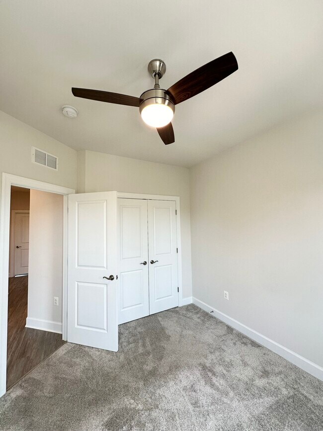 Building Photo - 131 Albany Pl