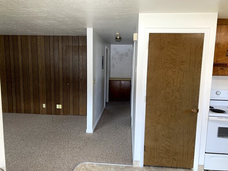 Building Photo - 680 E 1400 N