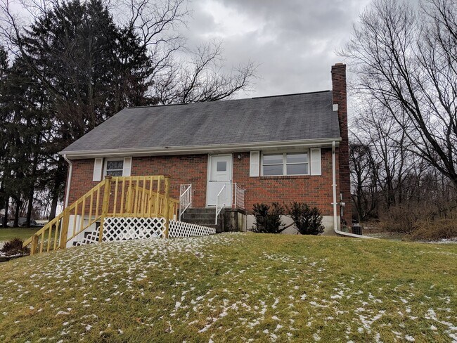 Primary Photo - Beautiful and Spacious 4 Bedroom House nex...