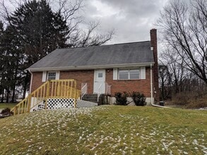 Building Photo - Beautiful and Spacious 4 Bedroom House nex...