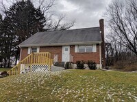 Building Photo - Beautiful and Spacious 4 Bedroom House nex...