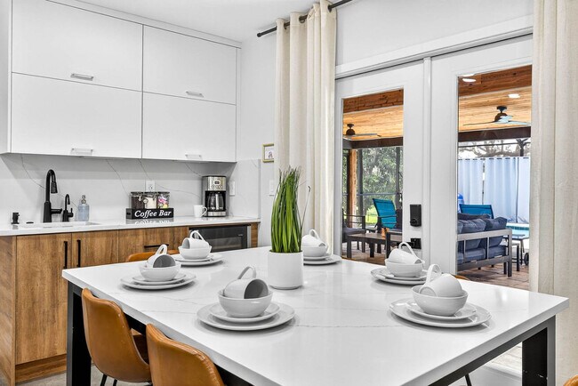 Building Photo - 319 Brentwood Dr