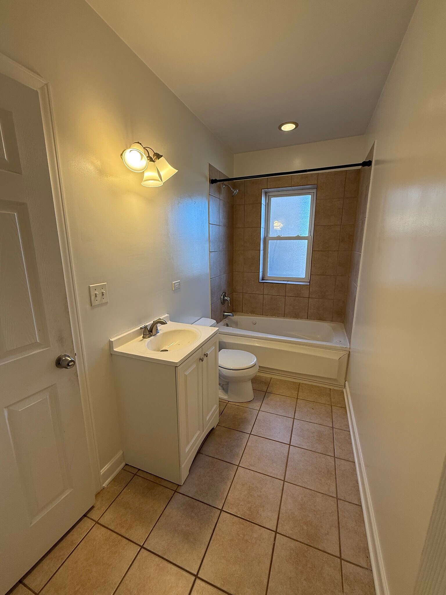 Building Photo - 6204 N Claremont Ave