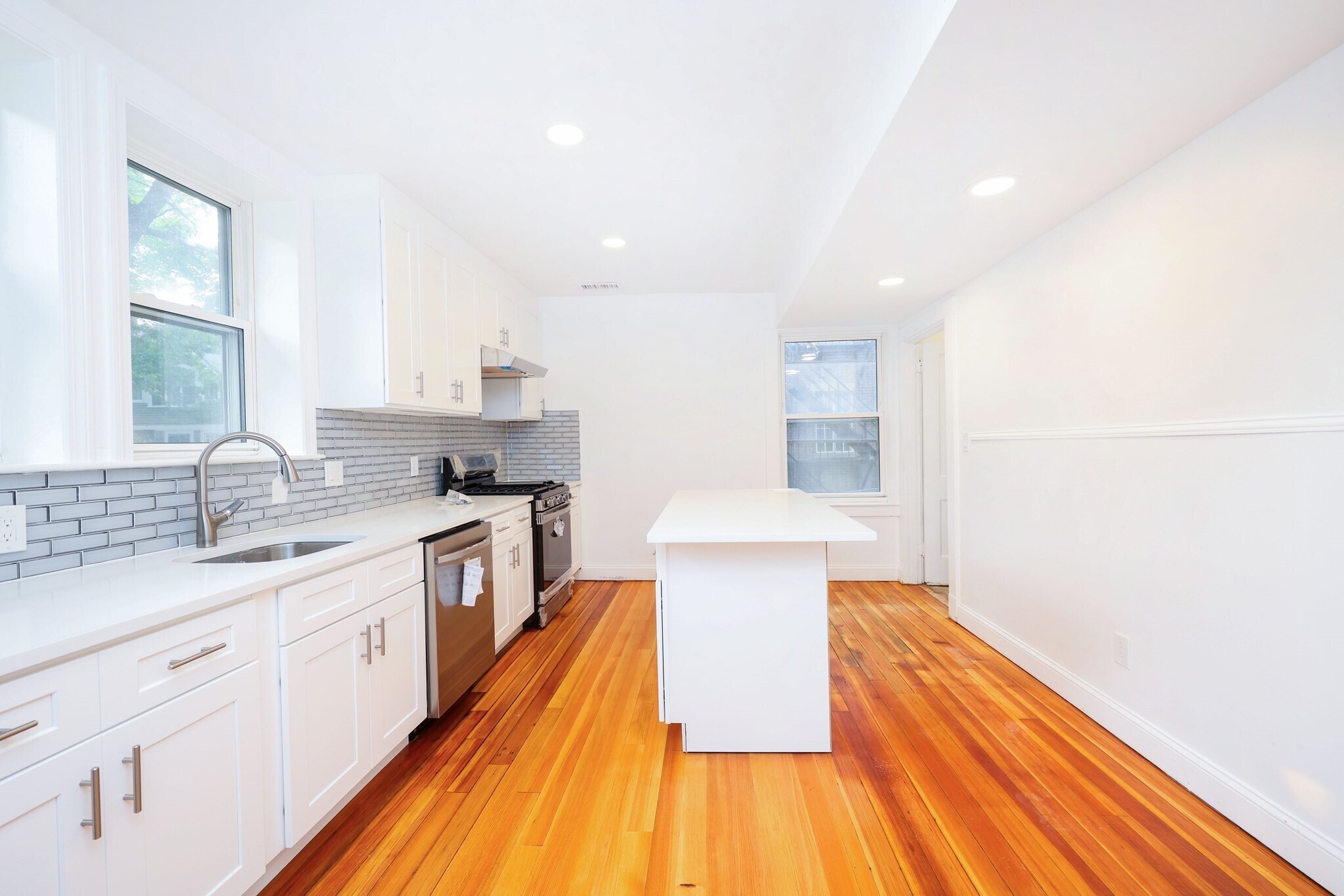 Building Photo - 5 Chauncy St