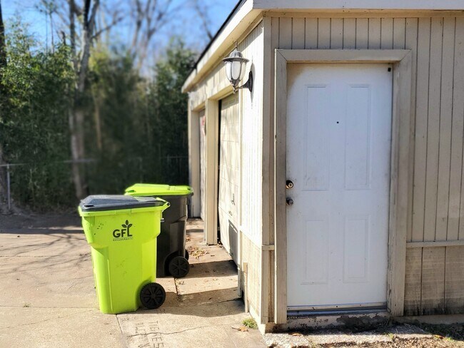 Building Photo - 15414 W Hampton Cir