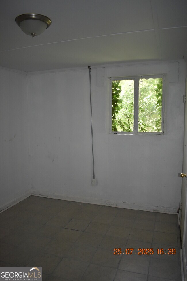 Building Photo - 1083 Nassau Pl