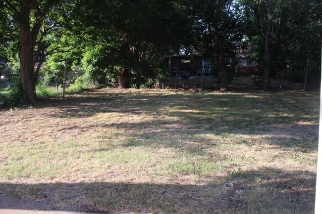 Building Photo - Close to Tinker and Shopping