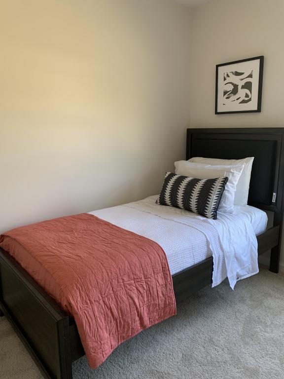 Building Photo - 239 Louise Ln