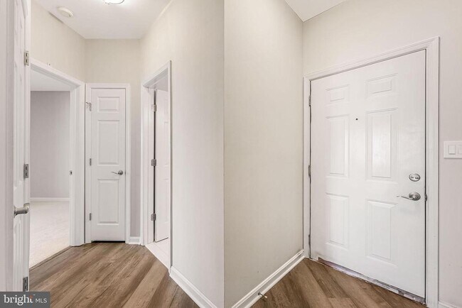 Building Photo - 20451 Chesapeake Square