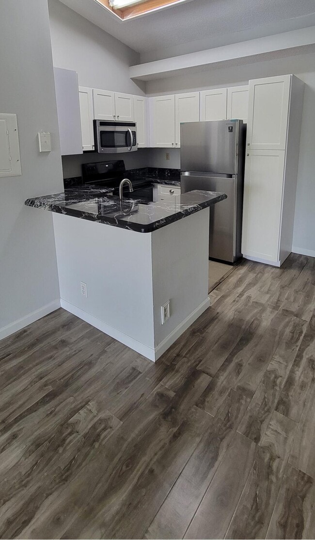 Building Photo - 611 Lyons Rd