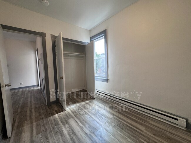 Building Photo - 40 E Washington St