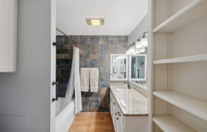 Building Photo - 102 Ruelle