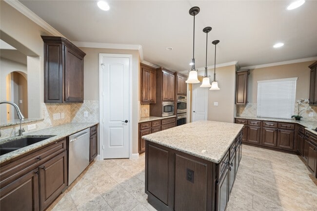 Building Photo - 10314 Radcliff Lake Dr