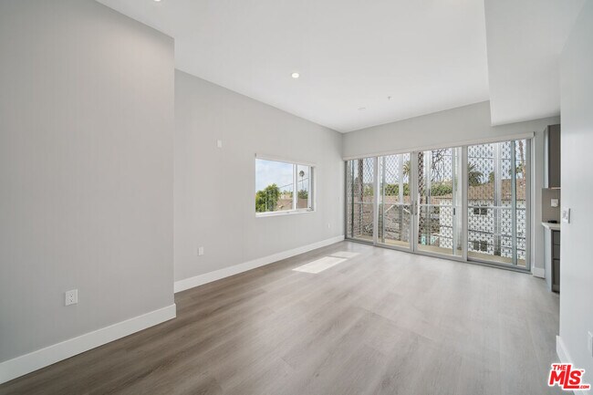 Building Photo - 1223 Hayworth Ave