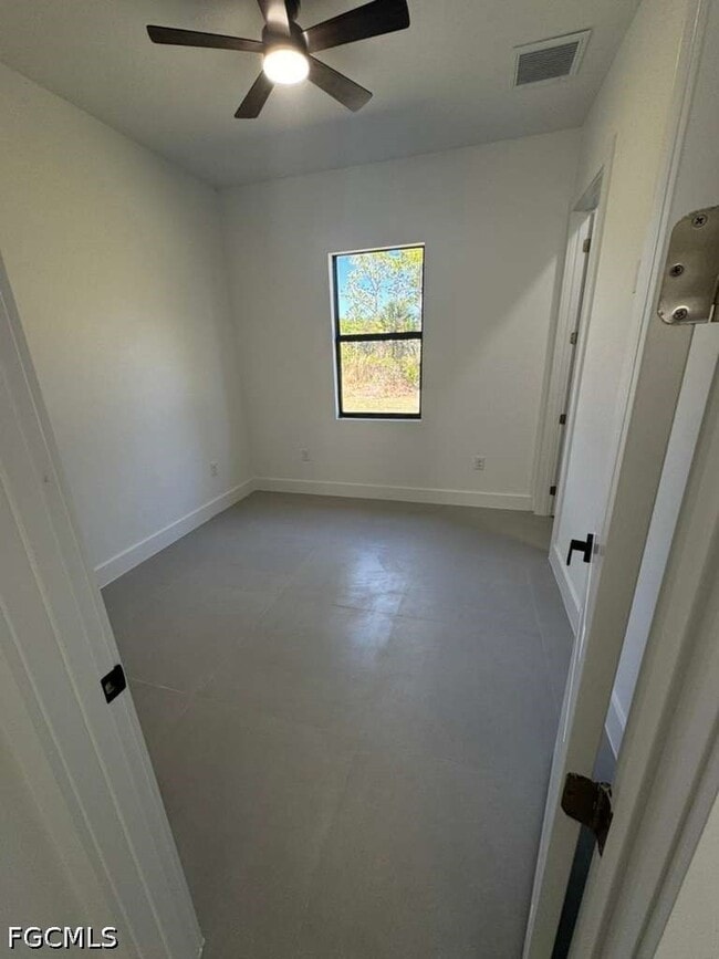 Building Photo - 1037 Barcelona St E