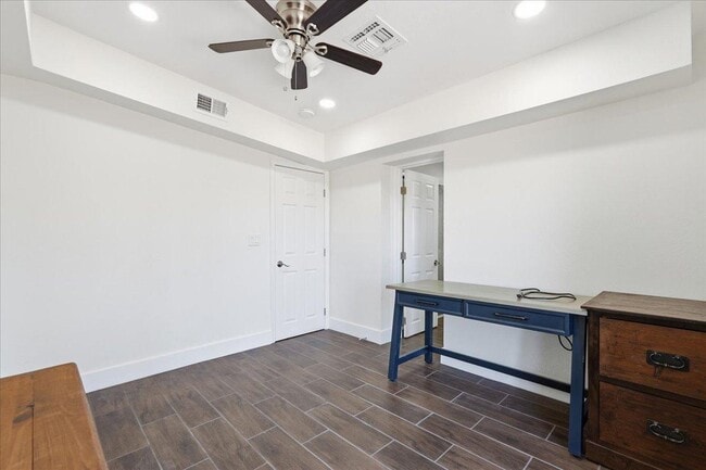 Building Photo - 38466 N Basin Rd