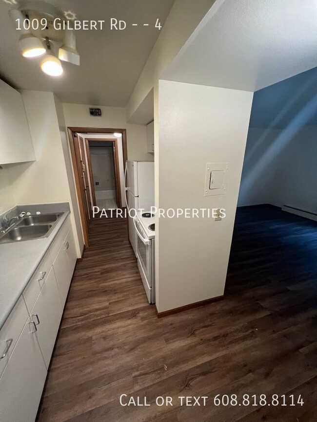 Building Photo - 1 bed/1 bath apartment in Madison, WI!