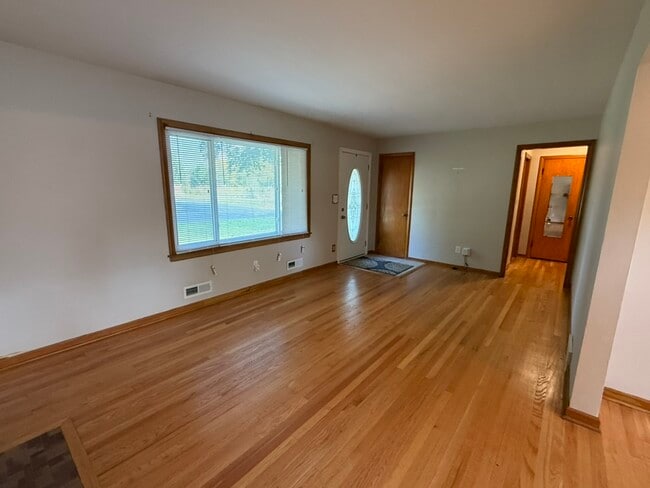 Building Photo - 6001 W 56th St