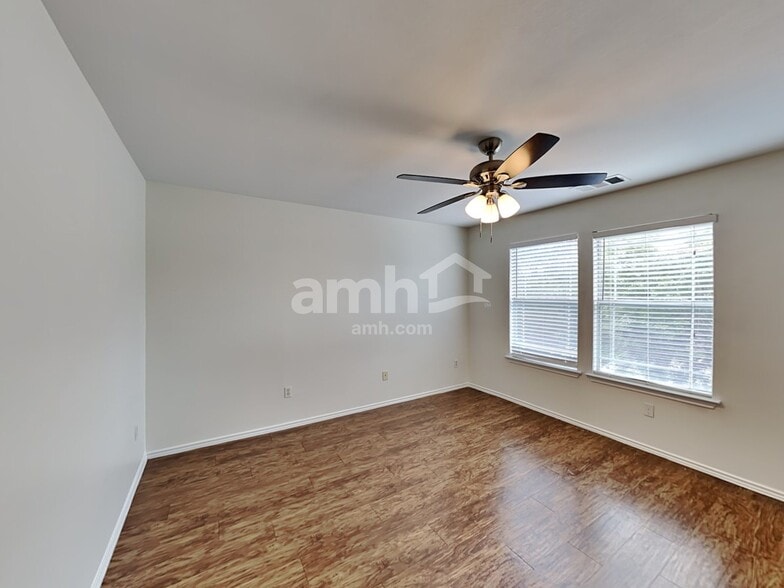 Building Photo - 2848 Deerfern Ln