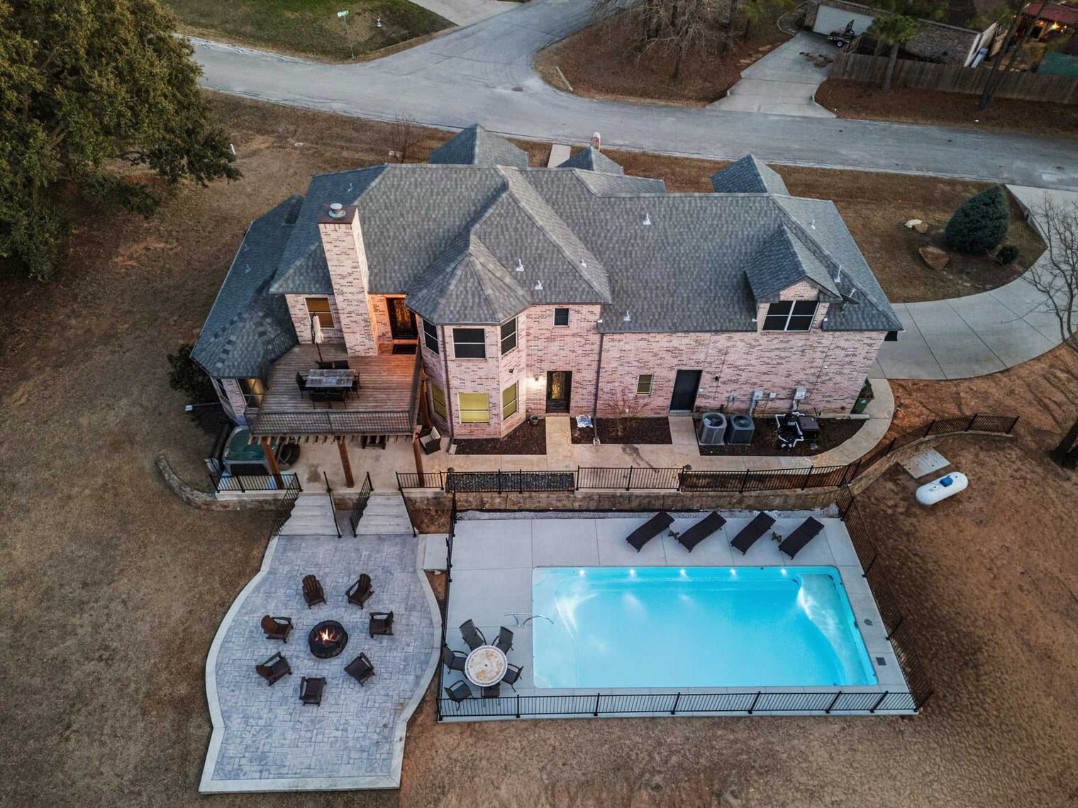 Building Photo - 200 Cove Dr