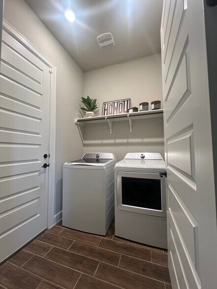 Laundry Room - 11802 Hurricane Haze Dr