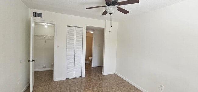 Building Photo - 6020 Shaker Wood Cir