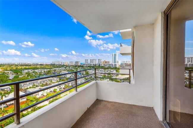 Building Photo - 600 Three Islands Boulevard