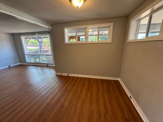 Building Photo - Newly Remodeled Lahaina Main House