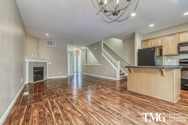 Building Photo - Gorgeous Four Bedroom Townhome in Hillsboro!