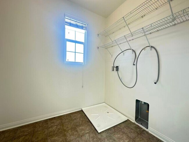 Building Photo - 5862 Ginger Dr