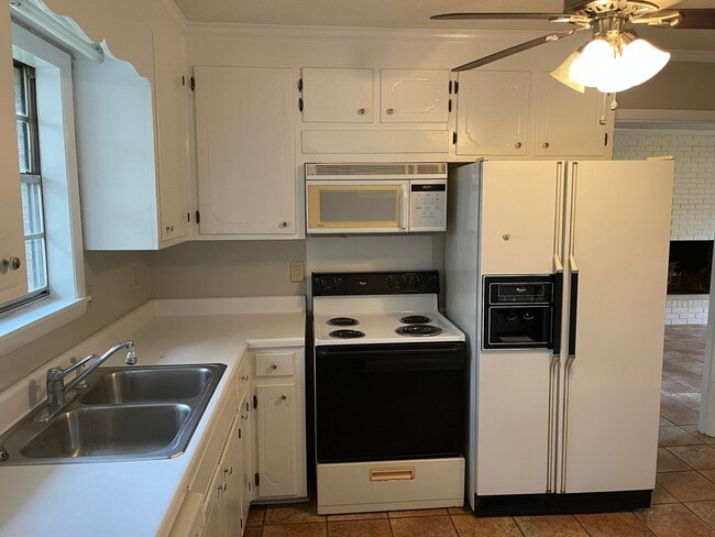 Building Photo - Shadows Acres.. New Flooring..New Paint.....