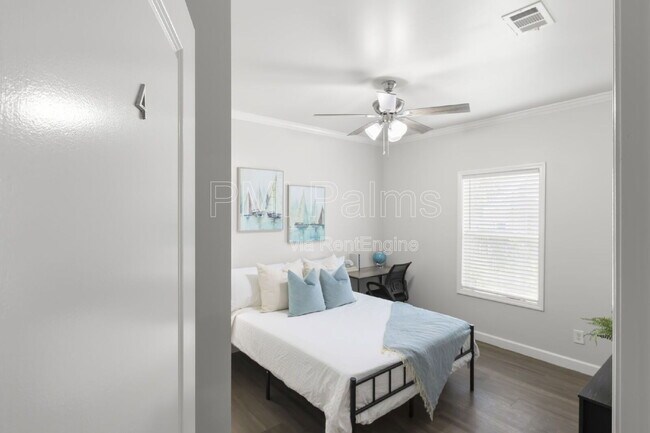 Building Photo - 1521 Preston St S