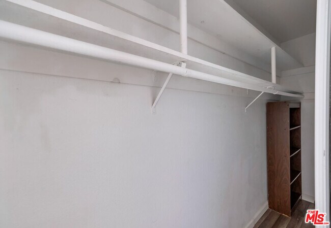 Building Photo - 2308 Schader Dr