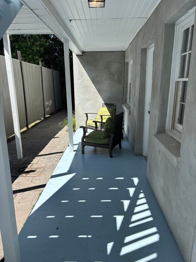 Building Photo - 2 Bedroom 2 Bathroom in The Charleston Pen...