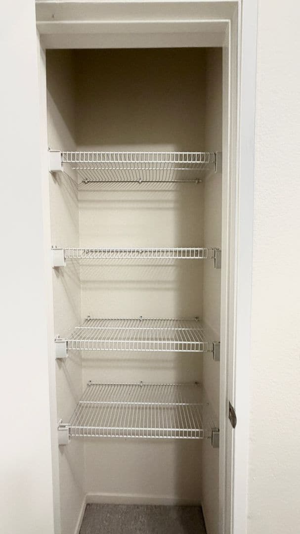 Building Photo - Remodeled 1 Bed 1 Bath Condo. Stainless Steel Appliances. Pool and Hot Tub