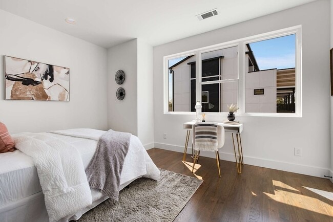 Building Photo - 1806 Lischey Ave