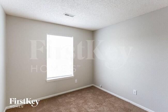 Building Photo - 10320 Liverpool Way