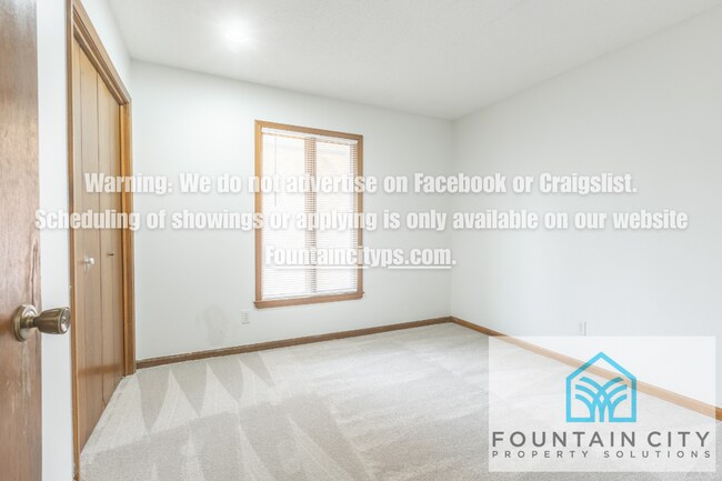 Building Photo - 807 Laurel Ave