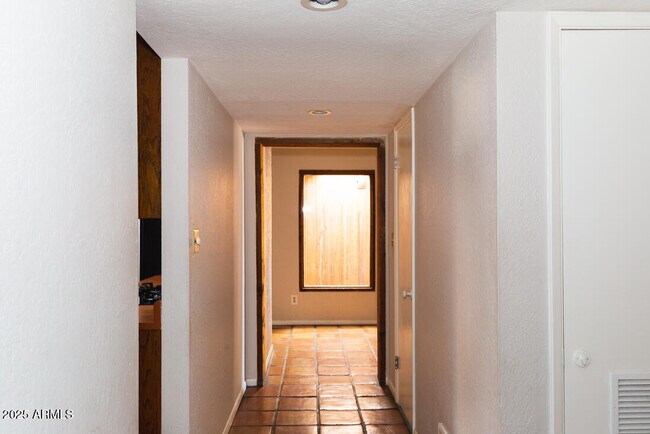 Building Photo - 2601 N 68th Pl