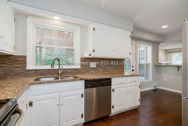 Building Photo - Fantastic four-bedroom ranch in the heart ...