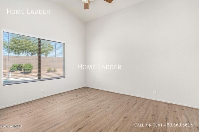Building Photo - 917 S Del Rancho