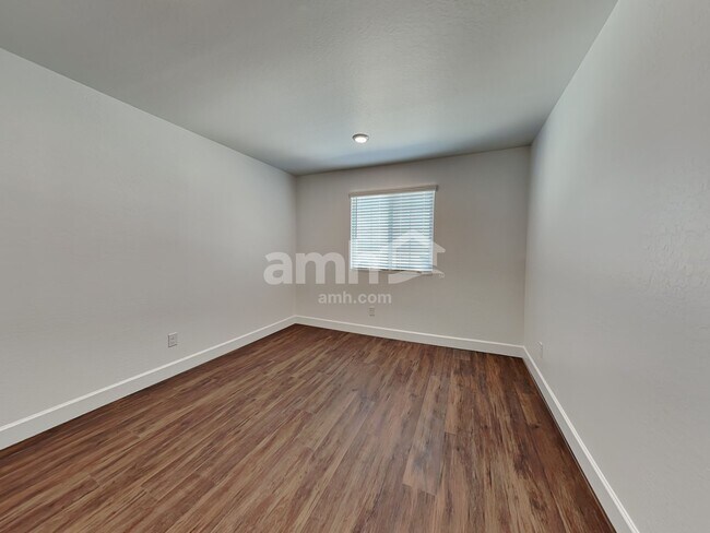 Building Photo - 17161 W Golden Ln