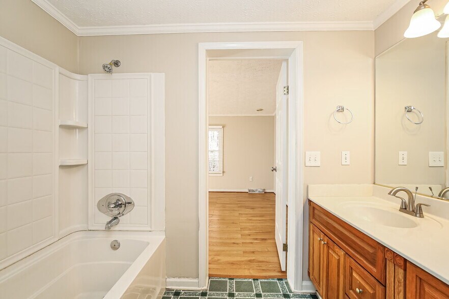 Building Photo - 5900 Holder Rd