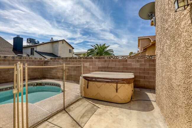 Building Photo - Beautiful 4 bedroom POOL home close to Nellis AFB!