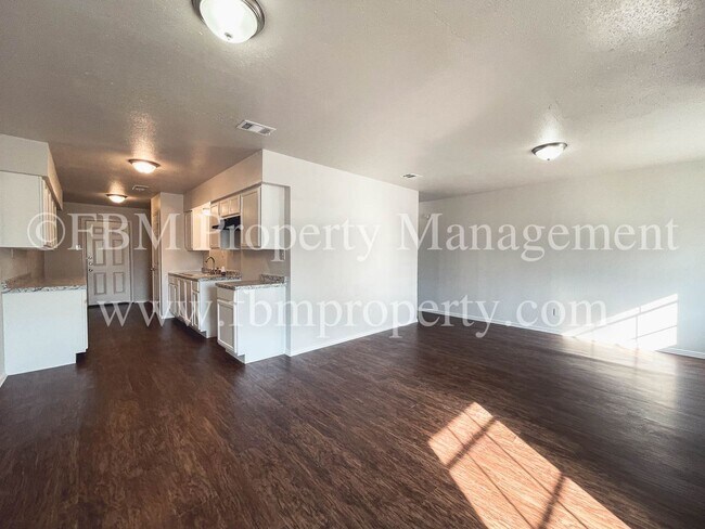 Building Photo - 1603 S Hall St