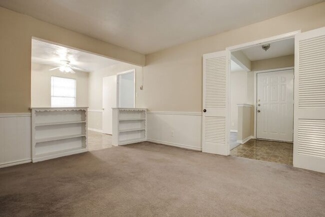 Building Photo - No Application Fees* $500 off 1st months r...