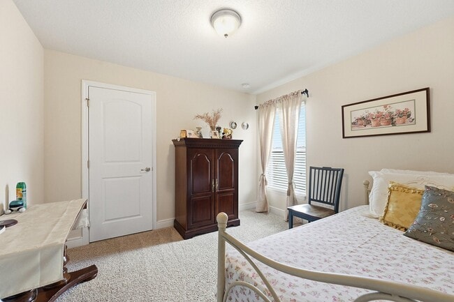 Building Photo - 5923 NW Brianna Ct